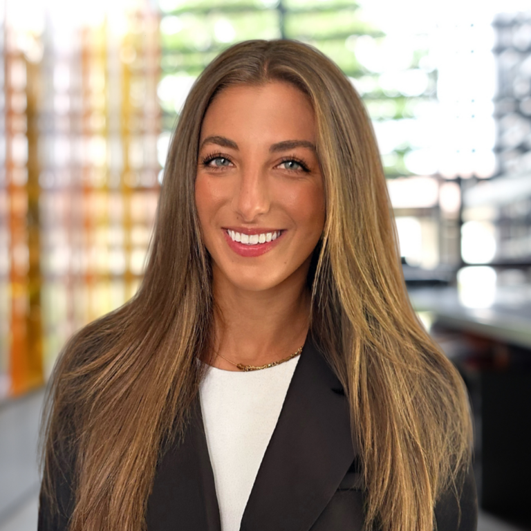 Alexandra Karalis is a Wealth Associate focused on annuity management and client account servicing.